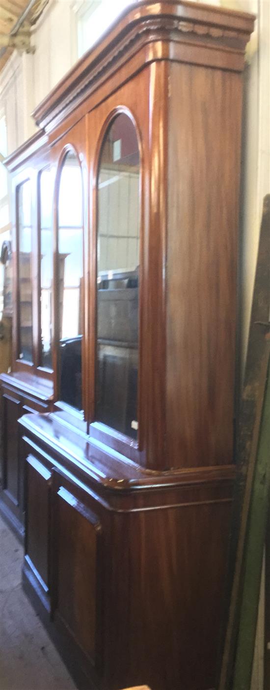 Victorian mahogany bookcase(-)